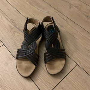 yuu sandals